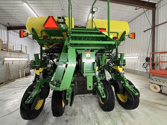 Image of John Deere 1770 equipment image 4