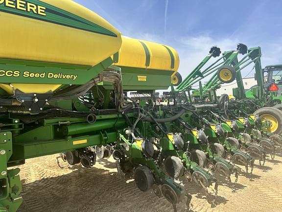 Image of John Deere 1770 equipment image 3