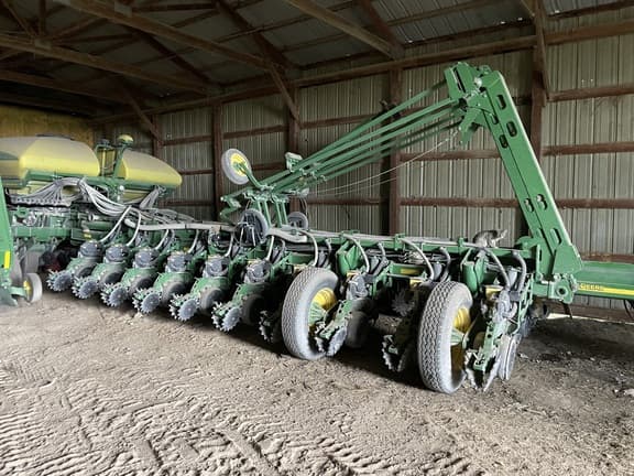 Image of John Deere 1770 equipment image 3