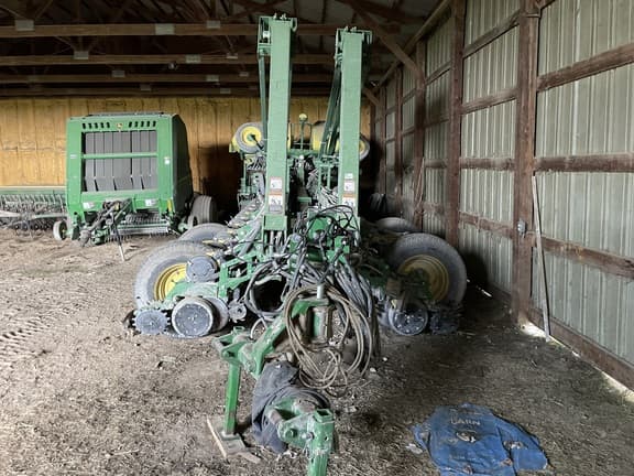 Image of John Deere 1770 equipment image 1