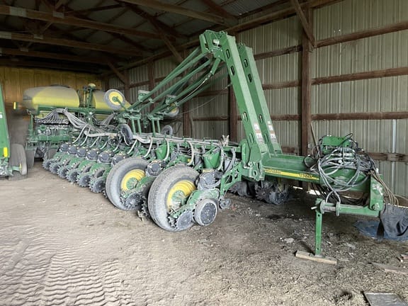 2012 John Deere 1770 Equipment Image0