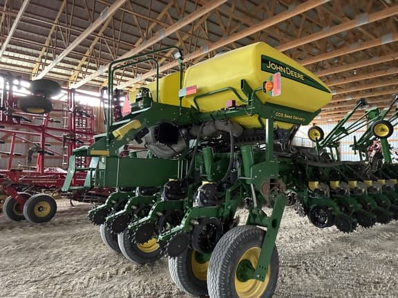 Image of John Deere 1770 equipment image 3