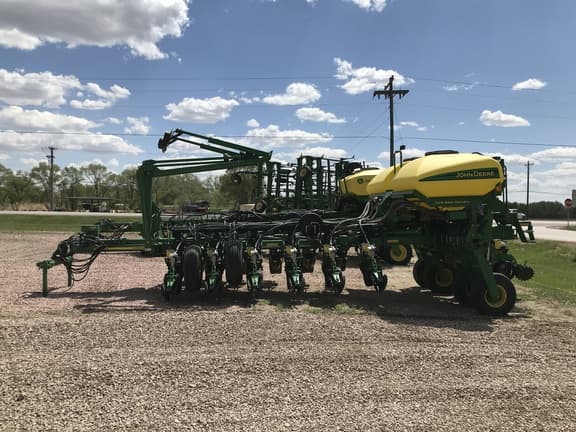 Image of John Deere 1770 equipment image 2