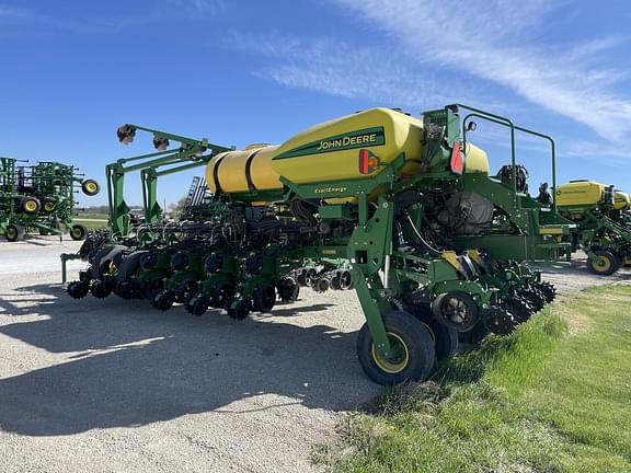 Image of John Deere 1770 equipment image 2