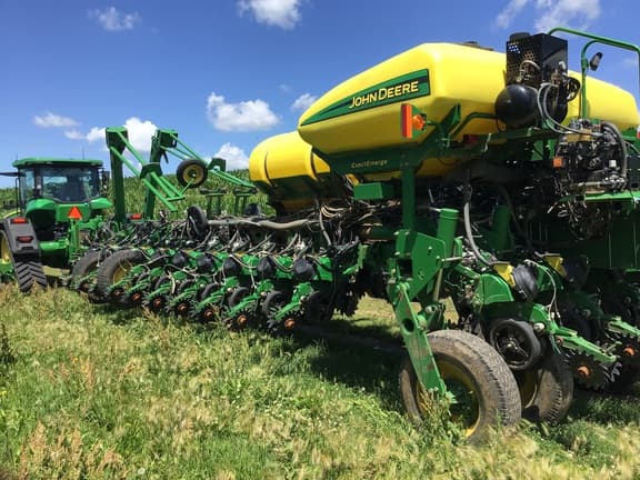 Image of John Deere 1770 equipment image 2