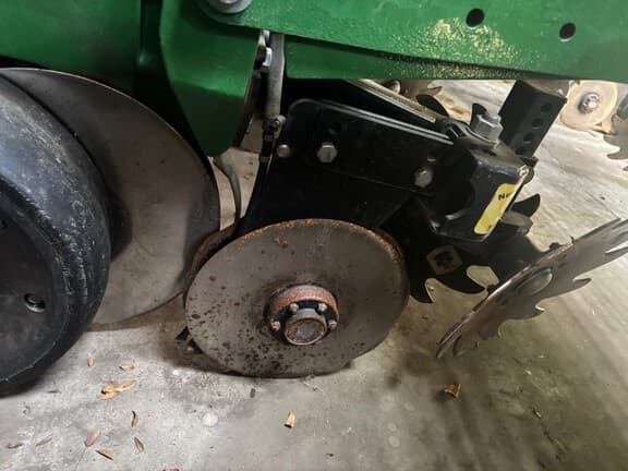 Image of John Deere 1770 equipment image 4