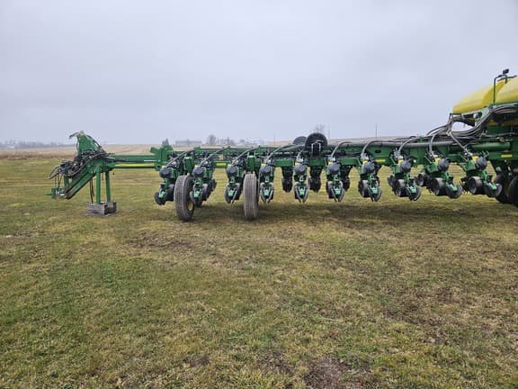 Image of John Deere 1770 equipment image 2