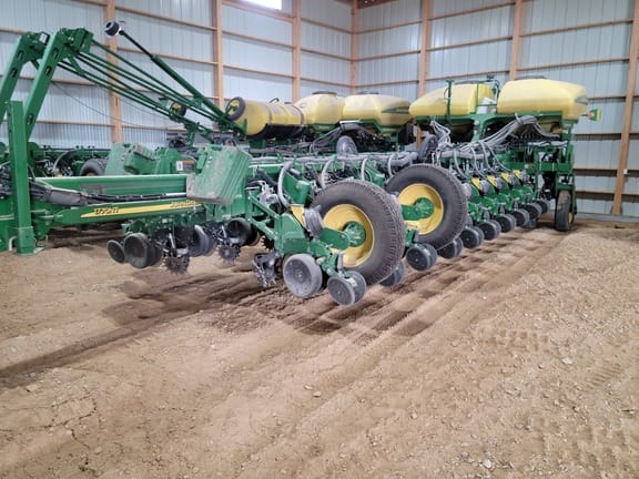 2012 John Deere 1770 Equipment Image0