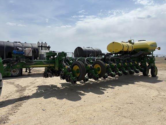 2012 John Deere 1770 Equipment Image0
