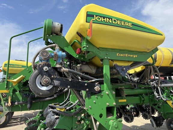 Image of John Deere 1770 equipment image 4
