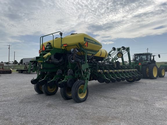 Image of John Deere 1770 equipment image 4