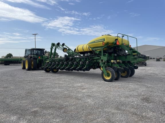 Image of John Deere 1770 equipment image 2