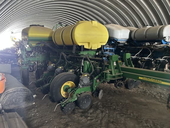 Image of John Deere 1770 equipment image 2