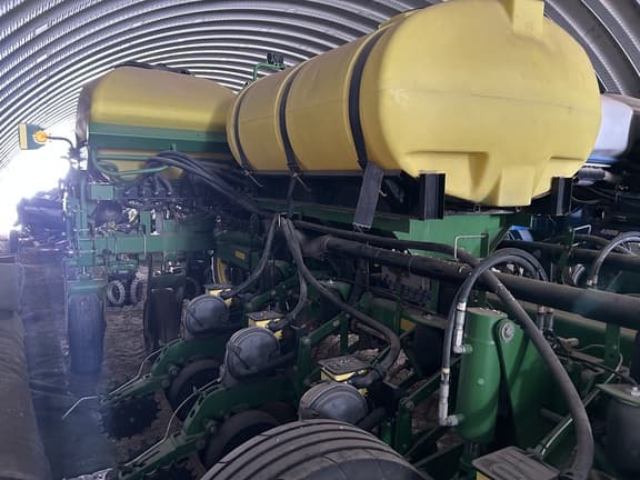 Image of John Deere 1770 equipment image 4