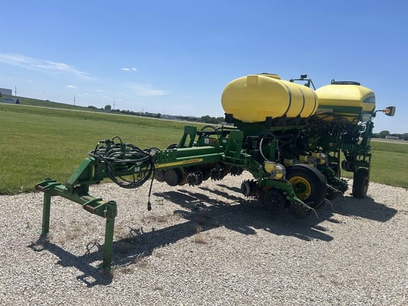2012 John Deere 1770 Equipment Image0