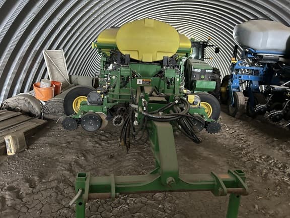 Image of John Deere 1770 equipment image 1
