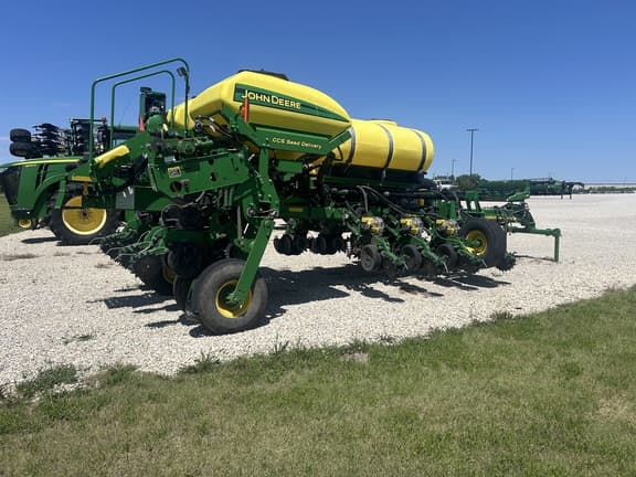 Image of John Deere 1770 equipment image 4