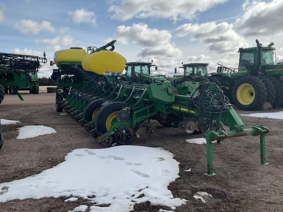 Image of John Deere 1770 equipment image 1