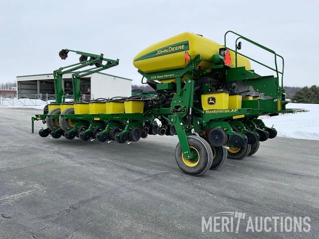 Image of John Deere 1770 equipment image 2