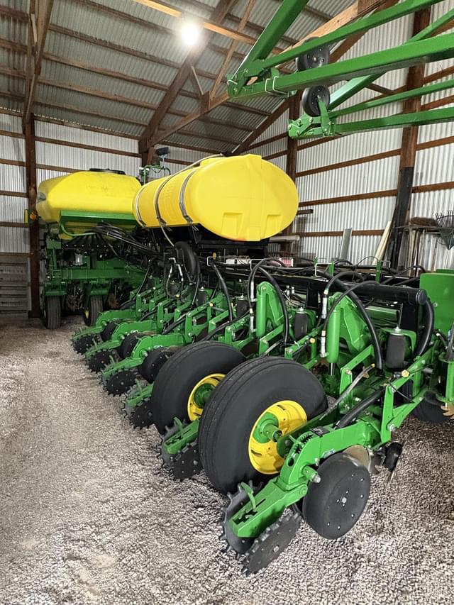 Image of John Deere 1770 equipment image 4