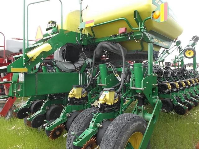 Image of John Deere 1770 equipment image 3