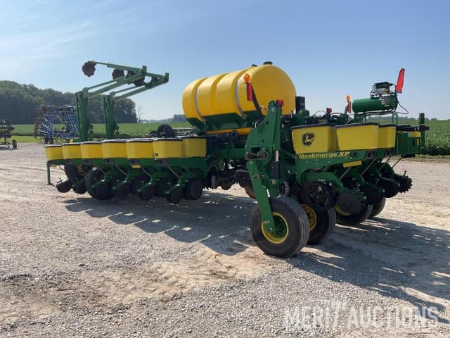 Image of John Deere 1770 equipment image 2