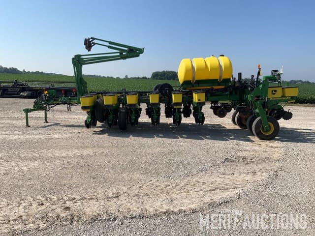 Image of John Deere 1770 equipment image 1