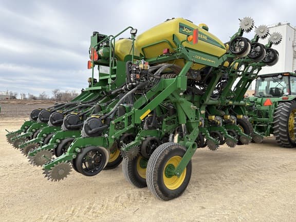 Image of John Deere 1790 equipment image 2