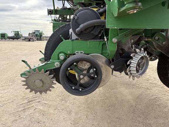 Image of John Deere 1790 equipment image 4