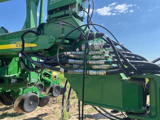 Image of John Deere 1790 equipment image 4