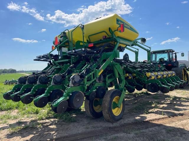 Image of John Deere 1790 equipment image 2