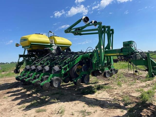 Image of John Deere 1790 equipment image 1