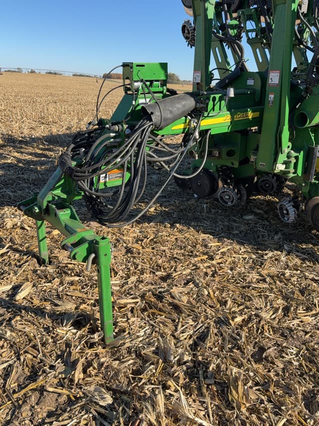 Image of John Deere 1790 equipment image 1