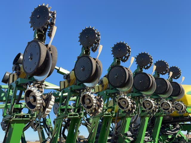 Image of John Deere 1790 equipment image 3