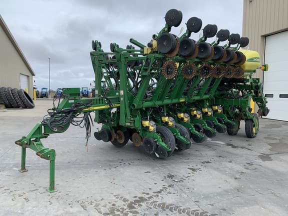 Image of John Deere 1790 equipment image 4