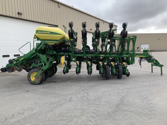 Image of John Deere 1790 equipment image 2