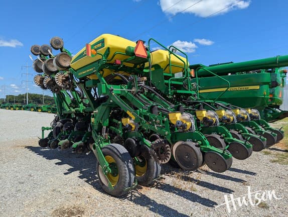 Image of John Deere 1790 equipment image 2