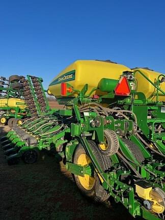 Image of John Deere 1790 equipment image 4