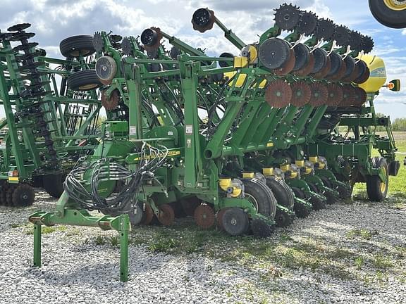 Image of John Deere 1790 equipment image 1