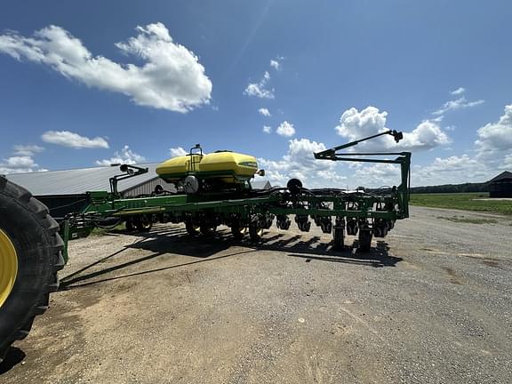 Image of John Deere 1790 equipment image 3