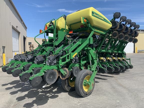 Image of John Deere 1790 equipment image 2