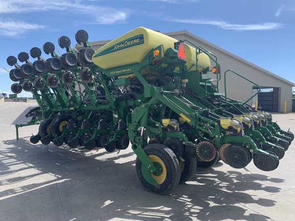 Image of John Deere 1790 equipment image 4