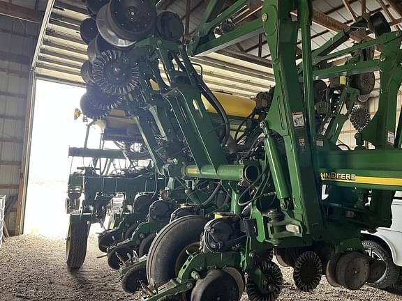 Image of John Deere 1790 equipment image 3