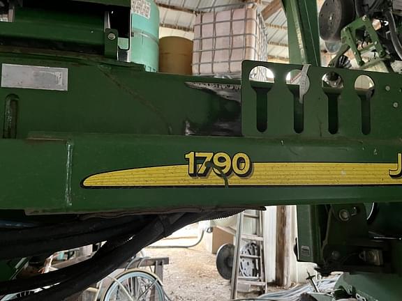 Image of John Deere 1790 equipment image 4