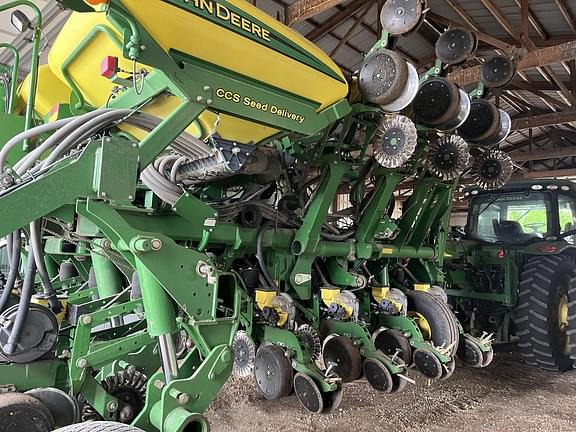 Image of John Deere 1790 equipment image 1