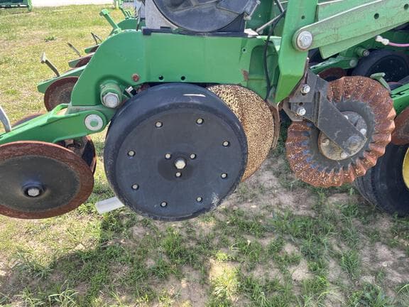 Image of John Deere 1790 equipment image 4