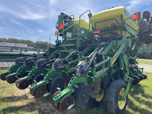 Image of John Deere 1790 equipment image 3