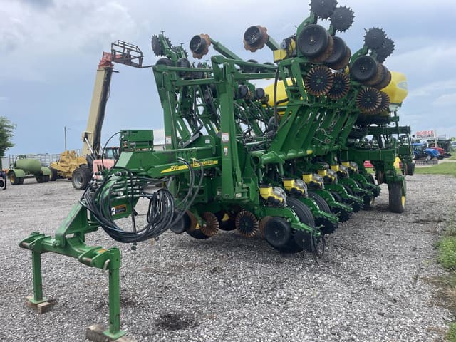 Image of John Deere 1790 equipment image 1