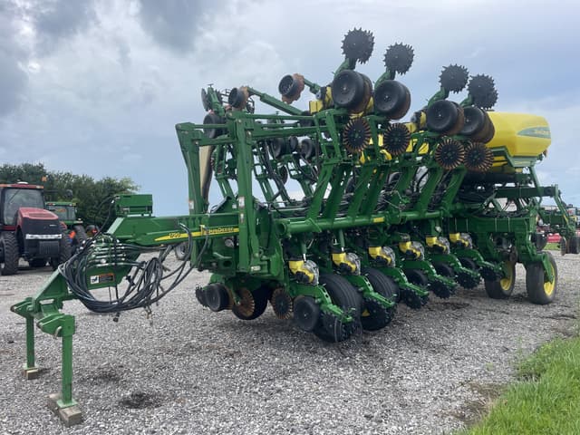 Image of John Deere 1790 equipment image 2