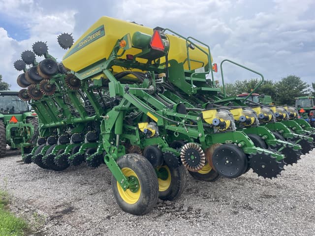 Image of John Deere 1790 equipment image 4